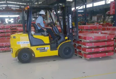 hyundai forklifts distributer
